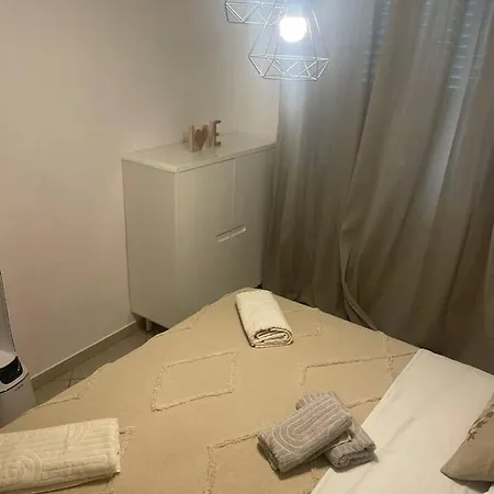 Proche Gare Tgv * Nîmes